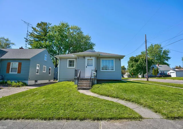 Photo 2 of Single family home for sale at 3102 Yale St, Flint, MI 48503 | MLS# 5050208345 | Listing updated on 2026-09-15