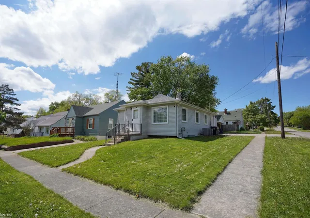 Photo 3 of Single family home for sale at 3102 Yale St, Flint, MI 48503 | MLS# 5050208345 | Listing updated on 2026-09-15