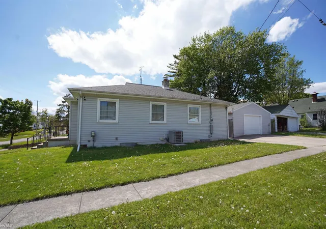 Photo 3 of Single family home for sale at 3102 Yale St, Flint, MI 48503 | MLS# 5050208345 | Listing updated on 2026-09-15