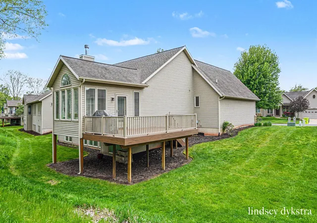 2nd image of 2320 Red Oak Ct NW, Grand Rapids, MI 49504