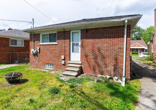 Homes for sale in St Clair Shores City Macomb, MI | 21526 Englehardt St, St Clair Shores City Macomb, MI 48080 | MLS# 58050208355