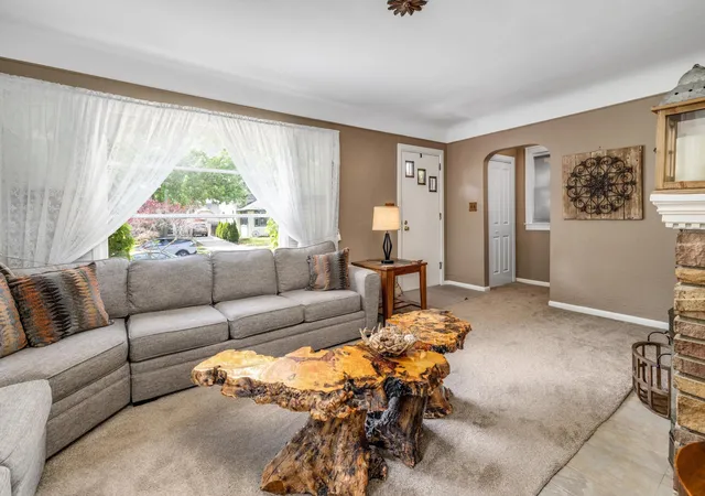 Photo 4 of Single family home for sale at 1023 Longfellow Ave, Royal Oak, MI 48067 | MLS# 81026023721 | Listing updated on 2026-10-06