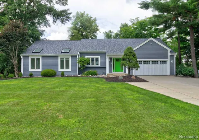 Photo 1 of Single family home for sale at 2973 Thorncrest Dr Se, Grand Rapids, MI 49546 | MLS# 20261036957 | Listing updated on 2026-09-03