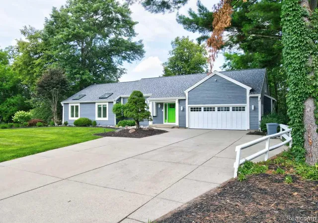 Photo 4 of Single family home for sale at 2973 Thorncrest Dr SE, Grand Rapids, MI 49546 | MLS# 20261036957 | Listing updated on 2026-09-03