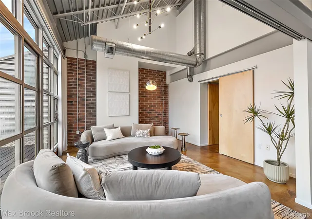 Photo 3 of Condo for sale at 333 E Parent Ave #41, Royal Oak, MI 48067 | MLS# 20261036986 | Listing updated on 2026-07-06