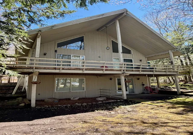 3rd image of 724 S Golden Beach Dr, Kewadin, MI 49648 | MLS# 78080068556