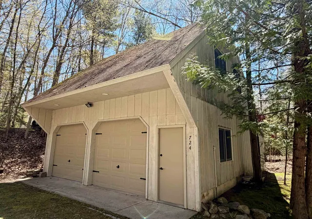 4th image of 724 S Golden Beach Dr, Kewadin, MI 49648 | MLS# 78080068556
