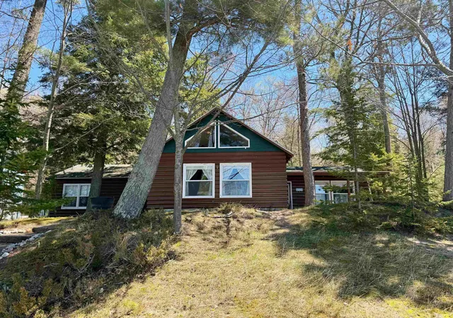 5th image of 724 S Golden Beach Dr, Kewadin, MI 49648 | MLS# 78080068556