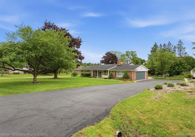 Photo 3 of Single family home for sale at 436 Broadleaf Dr, Rochester, MI 48306 | MLS# 20261037003 | Listing updated on 2026-07-22