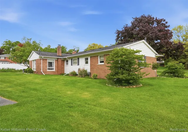 Photo 4 of Single family home for sale at 436 Broadleaf Dr, Rochester, MI 48306 | MLS# 20261037003 | Listing updated on 2026-07-22