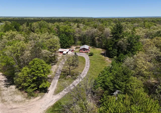 Photo 4 of Single family home for sale at 663 Seaman Rd, Wellston, MI 49689 | MLS# 67026023828 | Listing updated on 2026-09-28