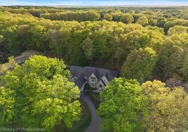 Photo 2 of Single family home for sale at 6705 College Park Dr, Clarkston, MI 48346 | MLS# 20261037011 | Listing updated on 2026-09-20