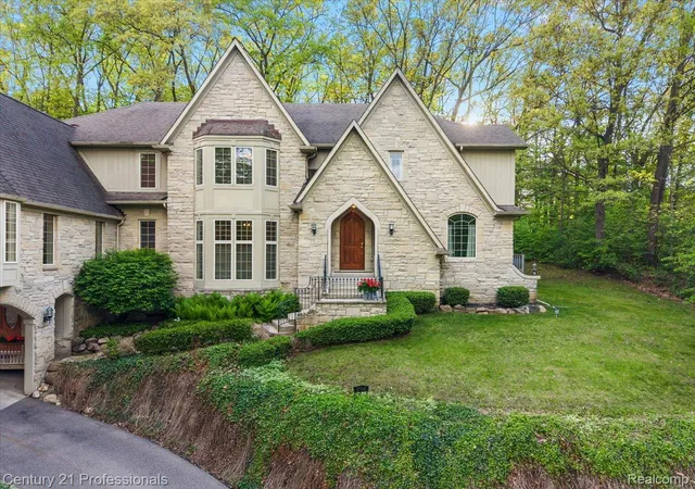 Photo 3 of Single family home for sale at 6705 College Park Dr, Clarkston, MI 48346 | MLS# 20261037011 | Listing updated on 2026-09-20