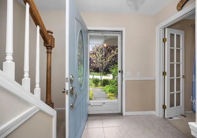 Photo 4 of Single family home for sale at 210 Whitney Dr, Rochester Hills, MI 48307 | MLS# 81026023843 | Listing updated on 2026-09-23