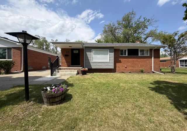 20th image of 8026 Pembroke Ave, Detroit, MI 48221 | MLS# 81026023861