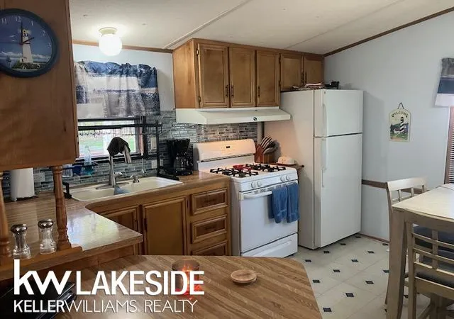 4th image of 5871 Port Austin Rd, Caseville, MI 48725 | MLS# 58050208428