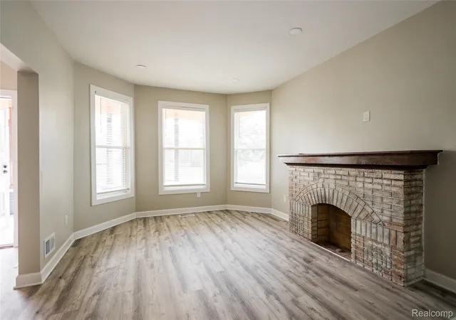 Listing Photo 2 - Condo for sale in building located at 3450 Townsend St, Detroit, MI 48214