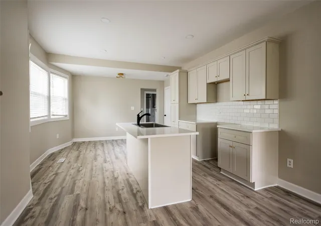 Listing Photo 3 - Condo for sale in building located at 3450 Townsend St, Detroit, MI 48214