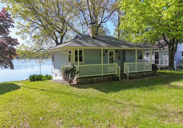 1st image of 60779 W Oak Dr, Decatur, MI 49045 | MLS# 69026023901