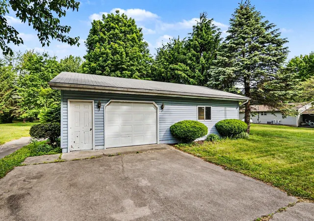 Photo 3 of Single family home for sale at 60779 W Oak Dr, Decatur, MI 49045 | MLS# 69026023901 | Listing updated on 2026-09-16