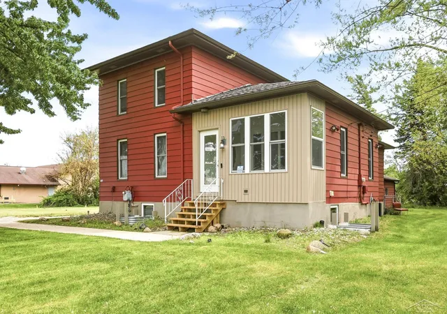 Photo 1 of Single family home for sale at 3285 Kochville Rd, Saginaw, MI 48604 | MLS# 61050208447 | Listing updated on 2026-05-21