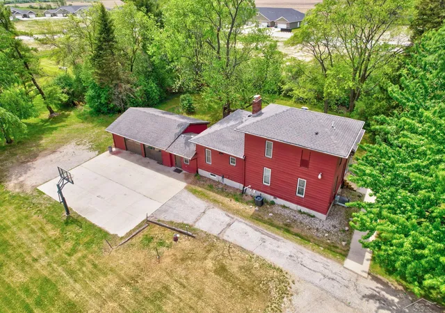 Photo 3 of Single family home for sale at 3285 Kochville Rd, Saginaw, MI 48604 | MLS# 61050208447 | Listing updated on 2026-05-21