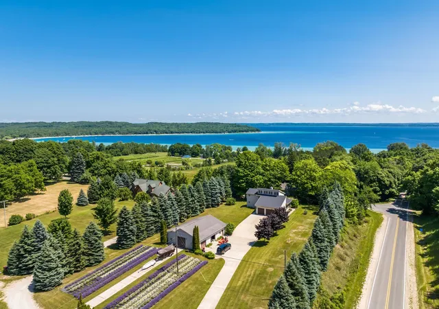 Photo 2 of Single family home for sale at 4133 Old Mission Rd, Traverse City, MI 49686 | MLS# 78080068582 | Listing updated on 2026-10-01