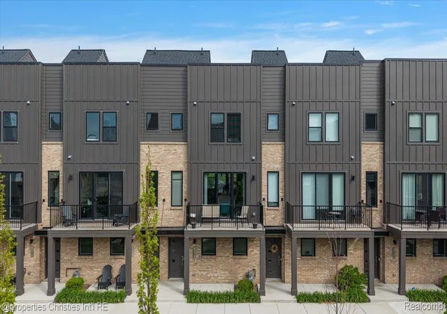 Photo 1 of Condo for sale at 1083 Hampton Cir, Grosse Pointe Woods, MI 48236 | MLS# 20261037116 | Listing updated on 2026-07-06