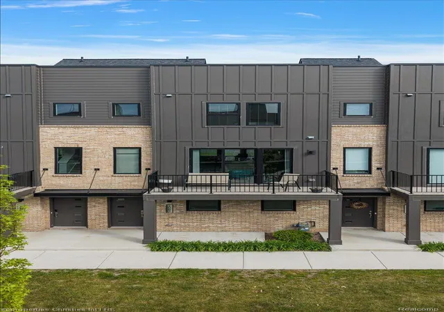 Photo 2 of Condo for sale at 1083 Hampton Cir, Grosse Pointe Woods, MI 48236 | MLS# 20261037116 | Listing updated on 2026-07-06
