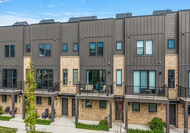 Photo 3 of Condo for sale at 1083 Hampton Cir, Grosse Pointe Woods, MI 48236 | MLS# 20261037116 | Listing updated on 2026-07-06