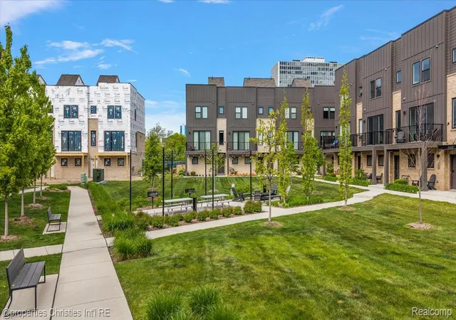 Photo 4 of Condo for sale at 1083 Hampton Cir, Grosse Pointe Woods, MI 48236 | MLS# 20261037116 | Listing updated on 2026-07-06