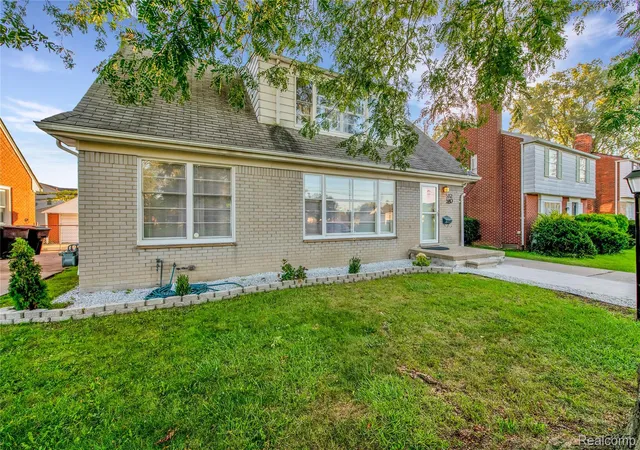 Photo 3 of Multi family home for sale at 580 Alter Rd, Detroit, MI 48215 | MLS# 20261037144 | Listing updated on 2026-07-15