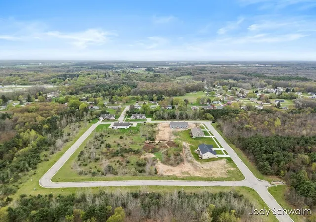 33rd image of 748 Noble Dr, Belding, MI 48809 | MLS# 65026023943