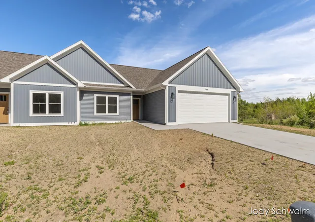 4th image of 748 Noble Dr, Belding, MI 48809 | MLS# 65026023943