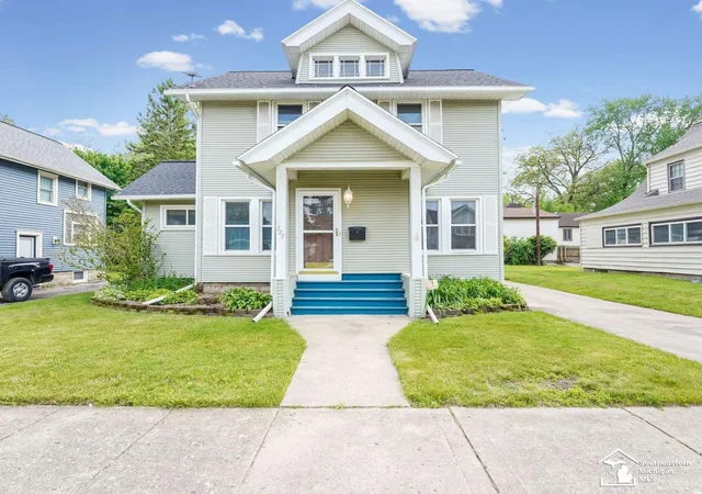 Photo 1 of Sale Pending at 727 Glenwood Ave, Jackson, MI 49203 | MLS# 57050208465 | Listing updated on 2026-07-08