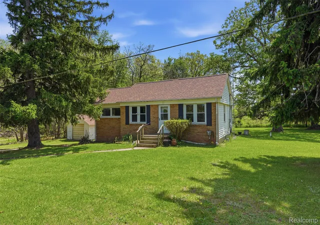 Photo 1 of Sale Pending at 3405 W Coon Lake Rd, Howell, MI 48843 | MLS# 20261037181 | Listing updated on 2026-07-27