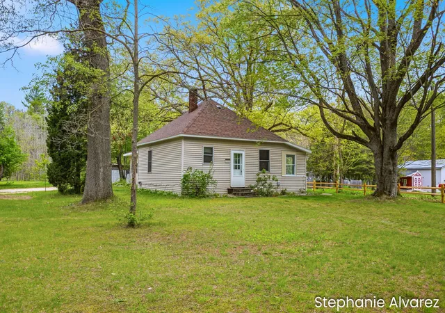 Photo 1 of Sale Pending at 1560 E Mcmillan Rd, Muskegon, MI 49445 | MLS# 71026023992 | Listing updated on 2026-09-08