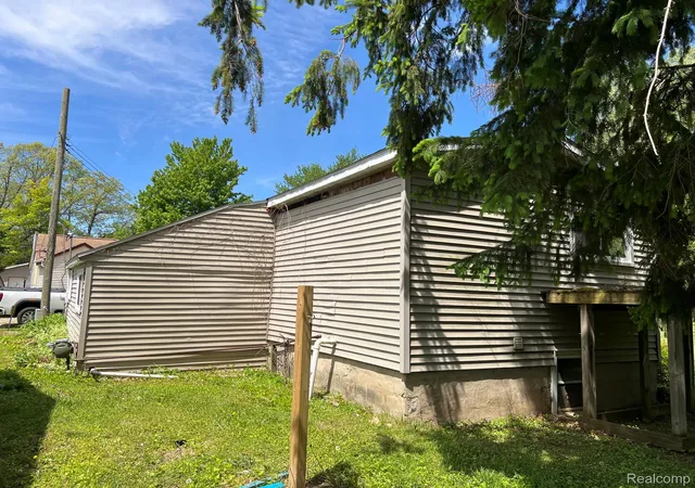 Photo 3 of Single family home for sale at 180 Fonda Dr, Columbiaville, MI 48421 | MLS# 20261037230 | Listing updated on 2026-07-08
