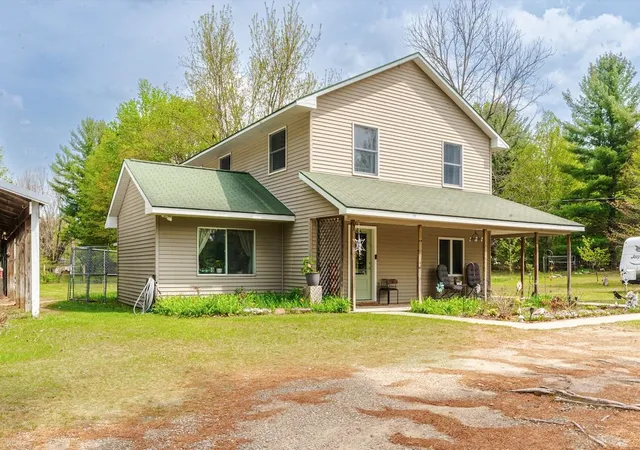 Photo 1 of Single family home for sale at 10942 Thiel Rd, Traverse City, MI 49685 | MLS# 78080068606 | Listing updated on 2026-05-26