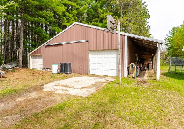 Photo 2 of Single family home for sale at 10942 Thiel Rd, Traverse City, MI 49685 | MLS# 78080068606 | Listing updated on 2026-05-26