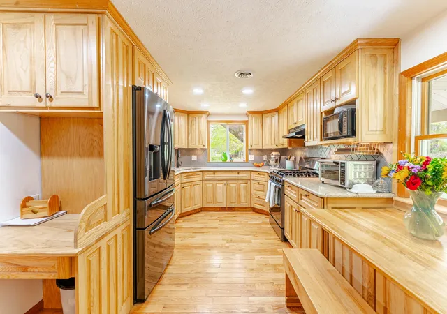 Photo 3 of Single family home for sale at 10942 Thiel Rd, Traverse City, MI 49685 | MLS# 78080068606 | Listing updated on 2026-05-26