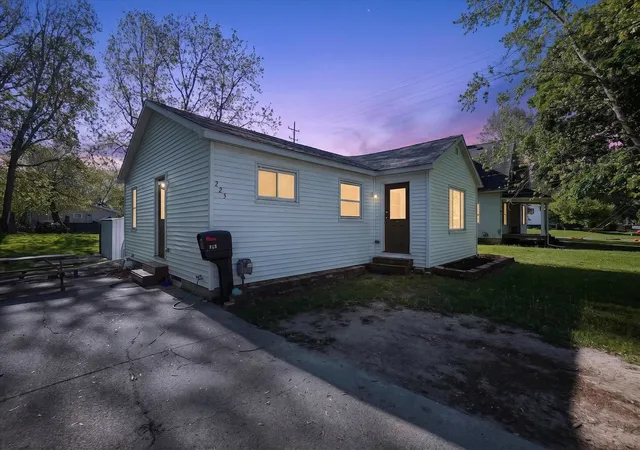 Photo 1 of Single family home for sale at 225 Grafton Ave, Alma, MI 48801 | MLS# 79080068611 | Listing updated on 2026-07-09