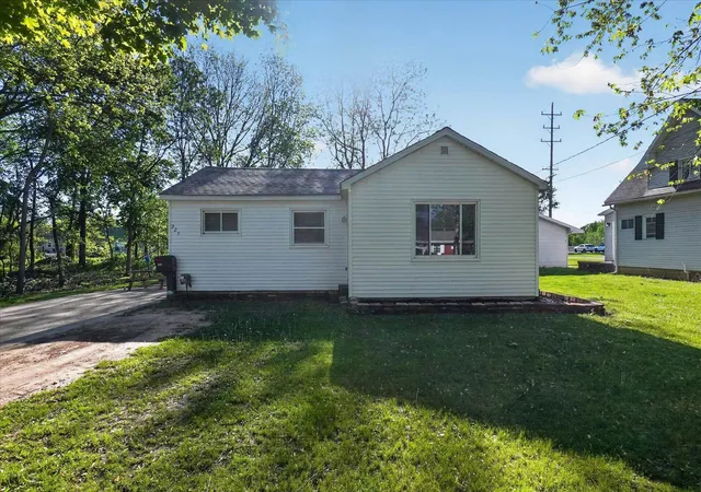 Photo 3 of Single family home for sale at 225 Grafton Ave, Alma, MI 48801 | MLS# 79080068611 | Listing updated on 2026-07-09