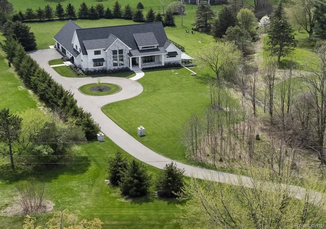 Photo 3 of Single family home for sale at 8439 Holcomb Rd, Clarkston, MI 48348 | MLS# 20261037278 | Listing updated on 2026-09-01