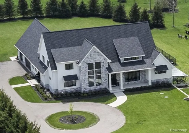 Photo 3 of Single family home for sale at 8439 Holcomb Rd, Clarkston, MI 48348 | MLS# 20261037278 | Listing updated on 2026-09-01
