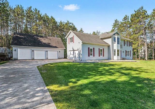 Photo 1 of Single family home for sale at 105 W Broomfield Rd, Mount Pleasant, MI 48858 | MLS# 79080068614 | Listing updated on 2026-07-27