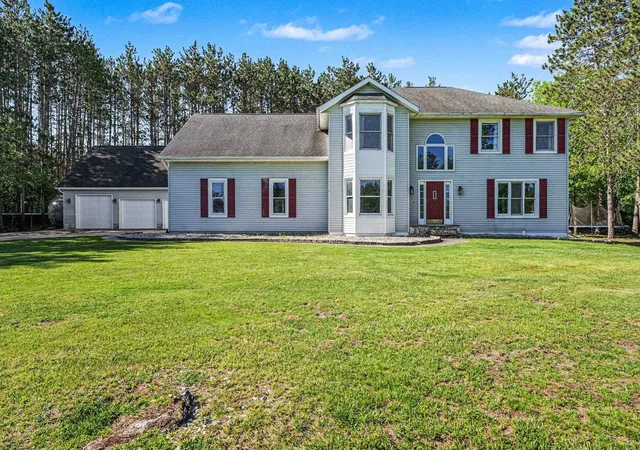 Photo 2 of Single family home for sale at 105 W Broomfield Rd, Mount Pleasant, MI 48858 | MLS# 79080068614 | Listing updated on 2026-07-27