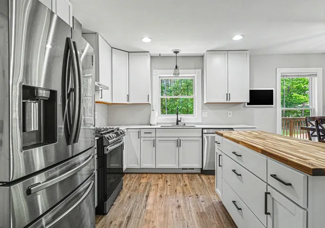 Photo 3 of Single family home for sale at 105 W Broomfield Rd, Mount Pleasant, MI 48858 | MLS# 79080068614 | Listing updated on 2026-07-27