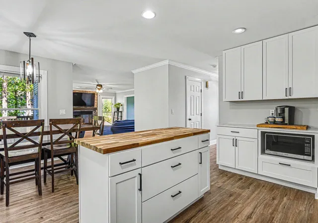 Photo 4 of Single family home for sale at 105 W Broomfield Rd, Mount Pleasant, MI 48858 | MLS# 79080068614 | Listing updated on 2026-07-27