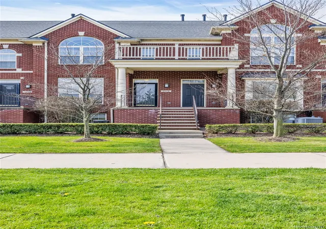 Listing Photo 2 - Condo for sale in building located at 3214 Camden Dr, Troy, MI 48084 - Unit #28
